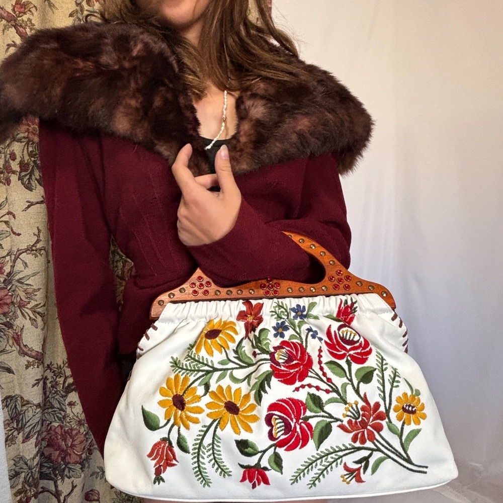 ISABELLA FIORE NWT stunning Swedish Heidi floral white embroidered handbag
